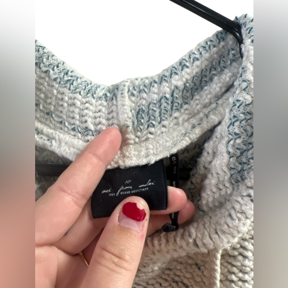 Urban outfitters hooded cut off sweater - Picture 2 of 7